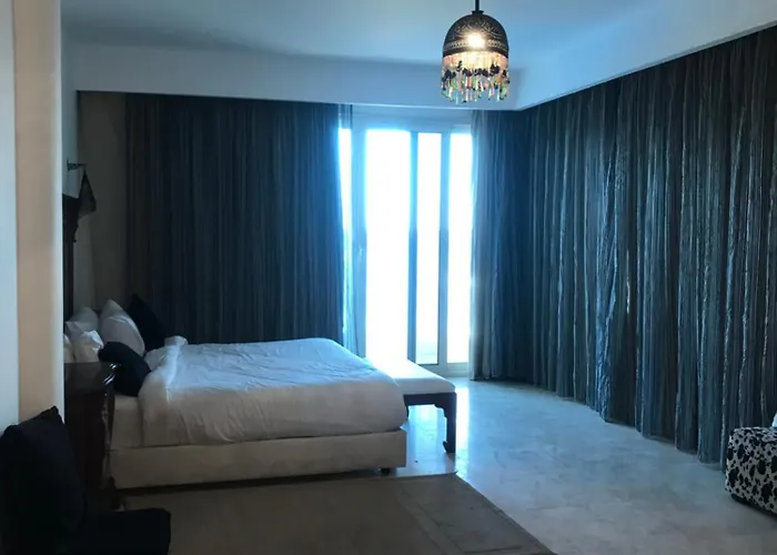 Carlton Luxury